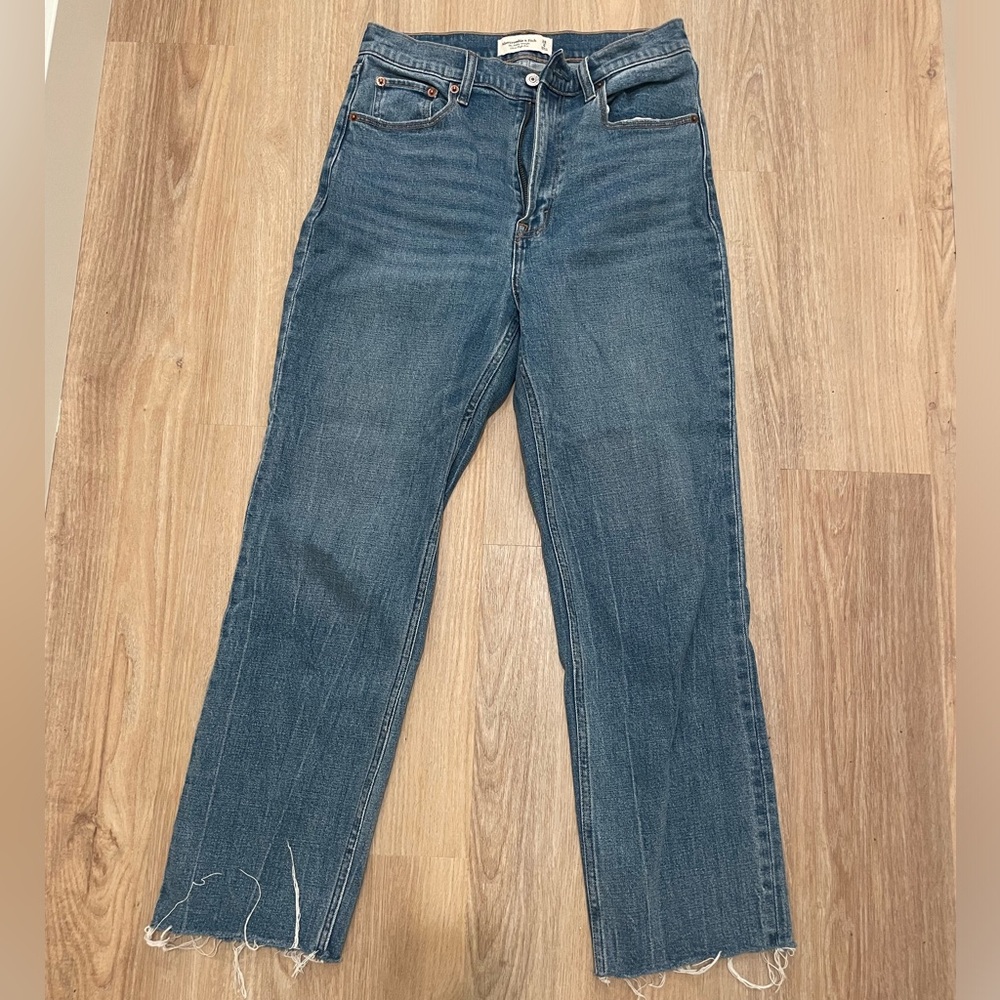 Abercrombie & Fitch Raw Hem Ultra High Rise Ankle Straight Size 28